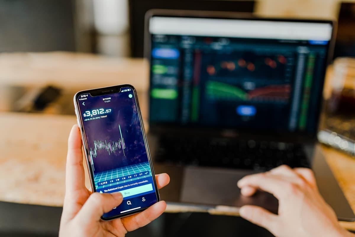 Coinbase vs Kalshi: Same Markets, Very Different Costs and Controls